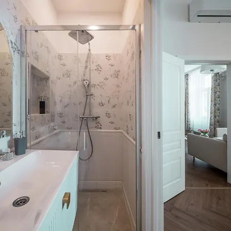 Wesselenyi Elegance דירה